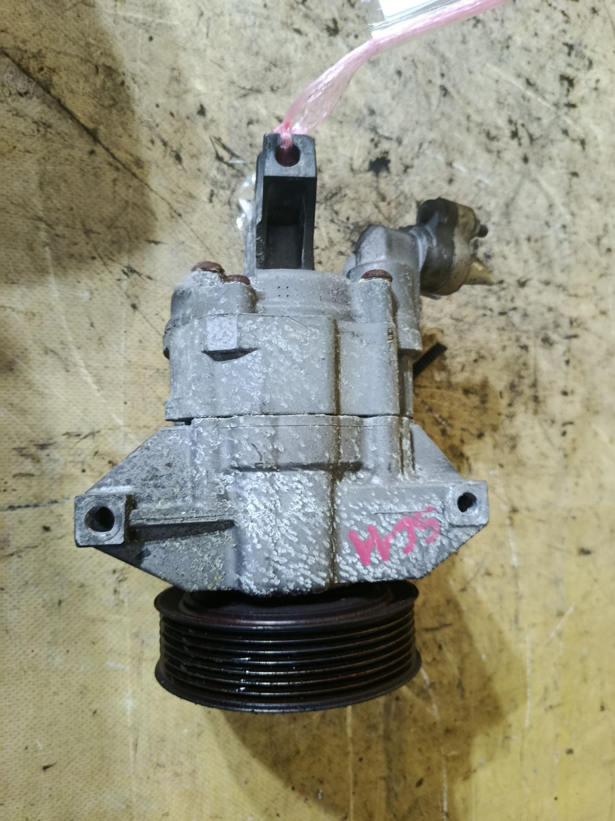 Компрессор кондиционера 92600-ED000 на Nissan Tiida Latio SC11 HR15DE Фото 1