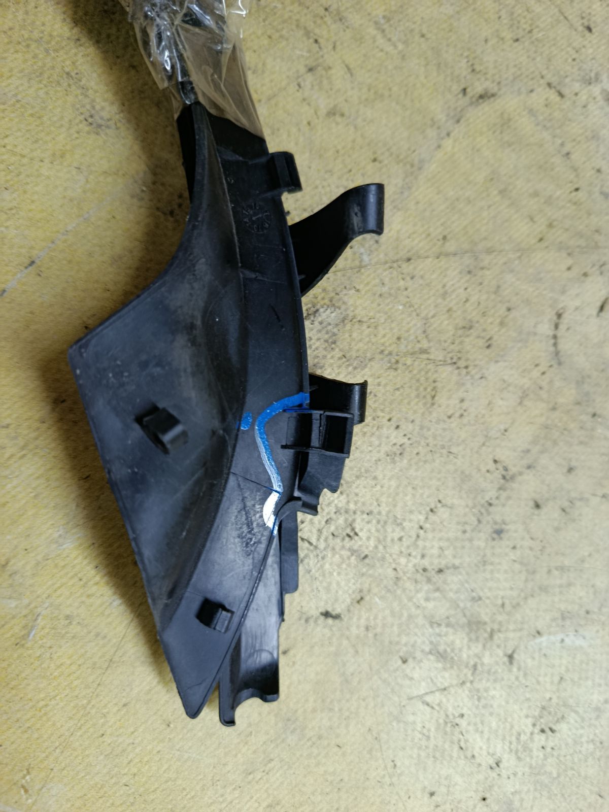 Решетка под лобовое стекло 66894-3VA0A, 66895-3VA0A на Nissan Note E12 Фото 3