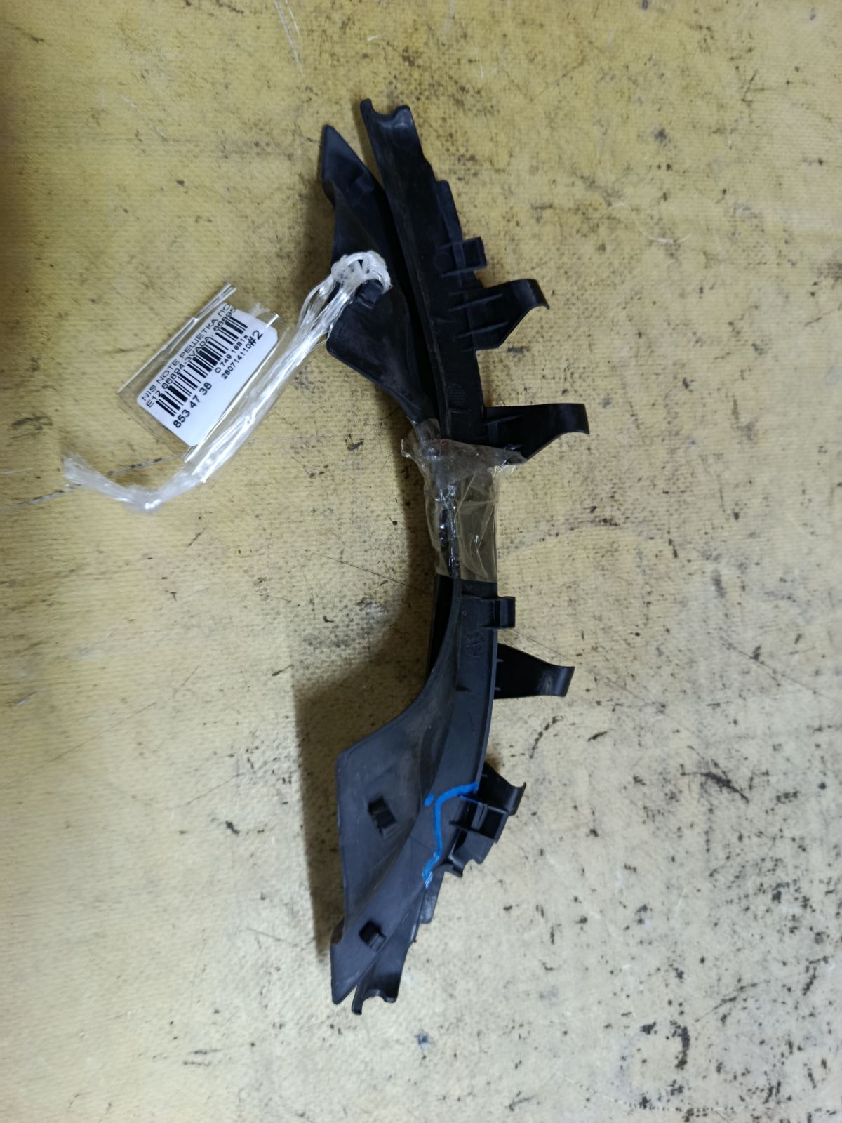 Решетка под лобовое стекло 66894-3VA0A, 66895-3VA0A на Nissan Note E12 Фото 4