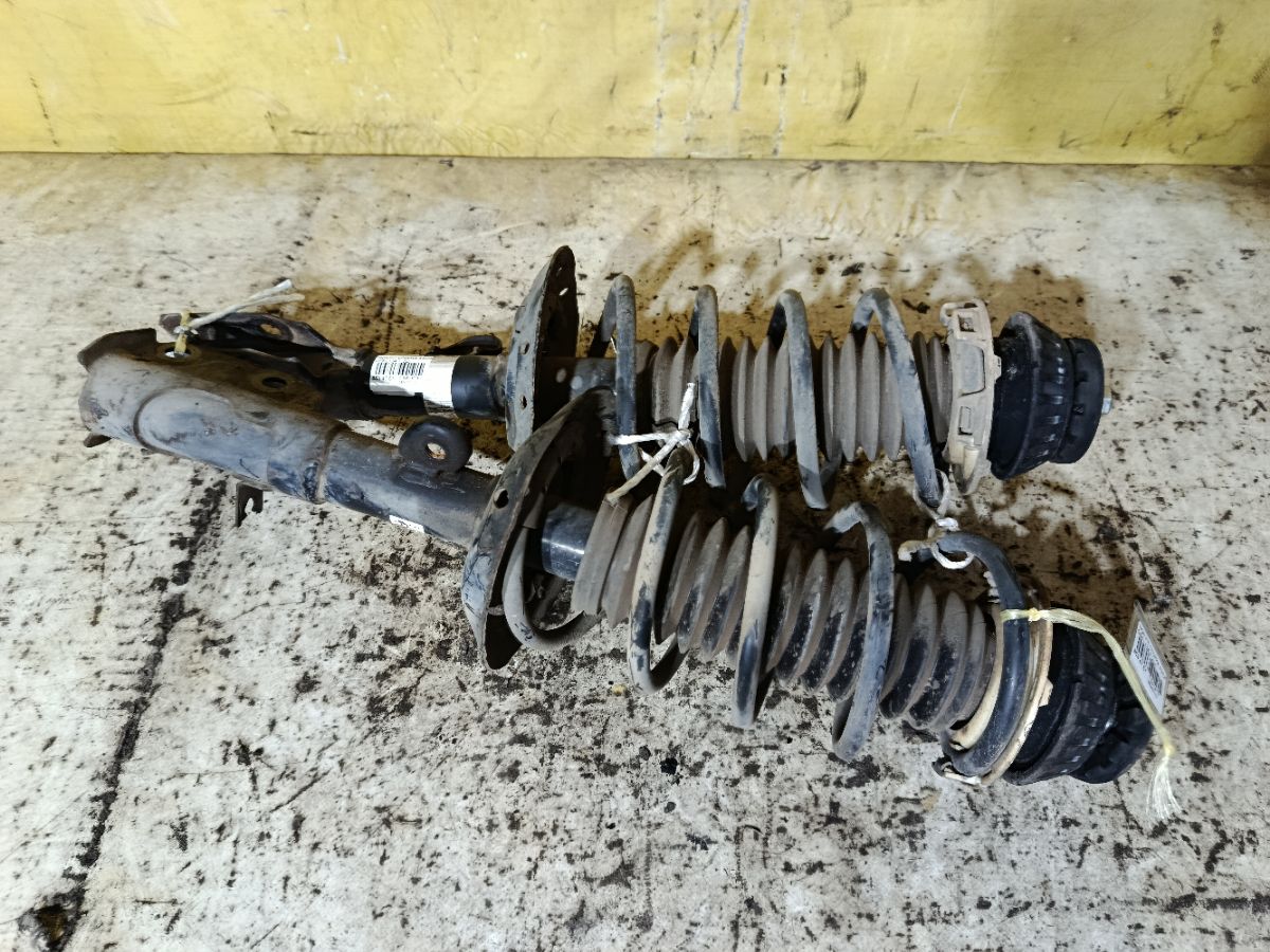 Стойка амортизатора на Honda Fit GE6 L13A Фото 2