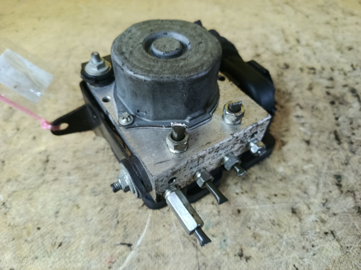 Блок ABS 89540-B2C60, 44510-B2E40 на Daihatsu Move LA150S KF-VE Фото 3