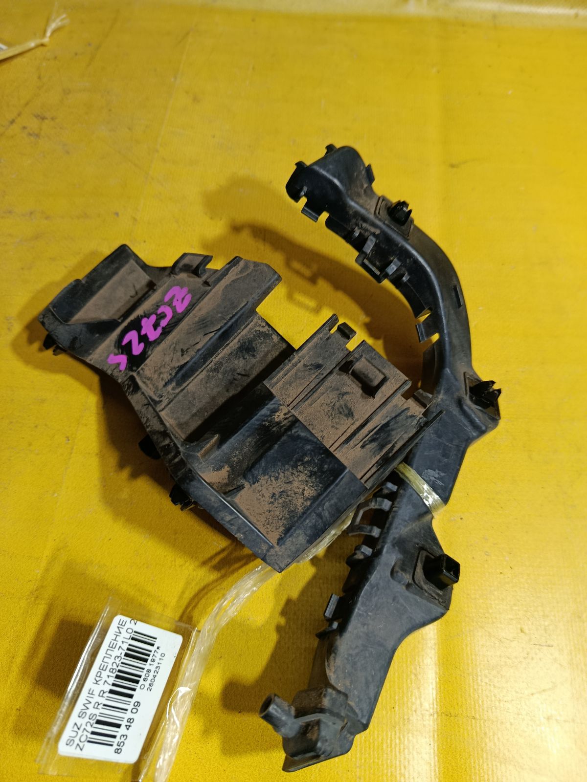 Крепление бампера 71823-71L0, 71821-71L01 на Suzuki Swift ZC72S Фото 4