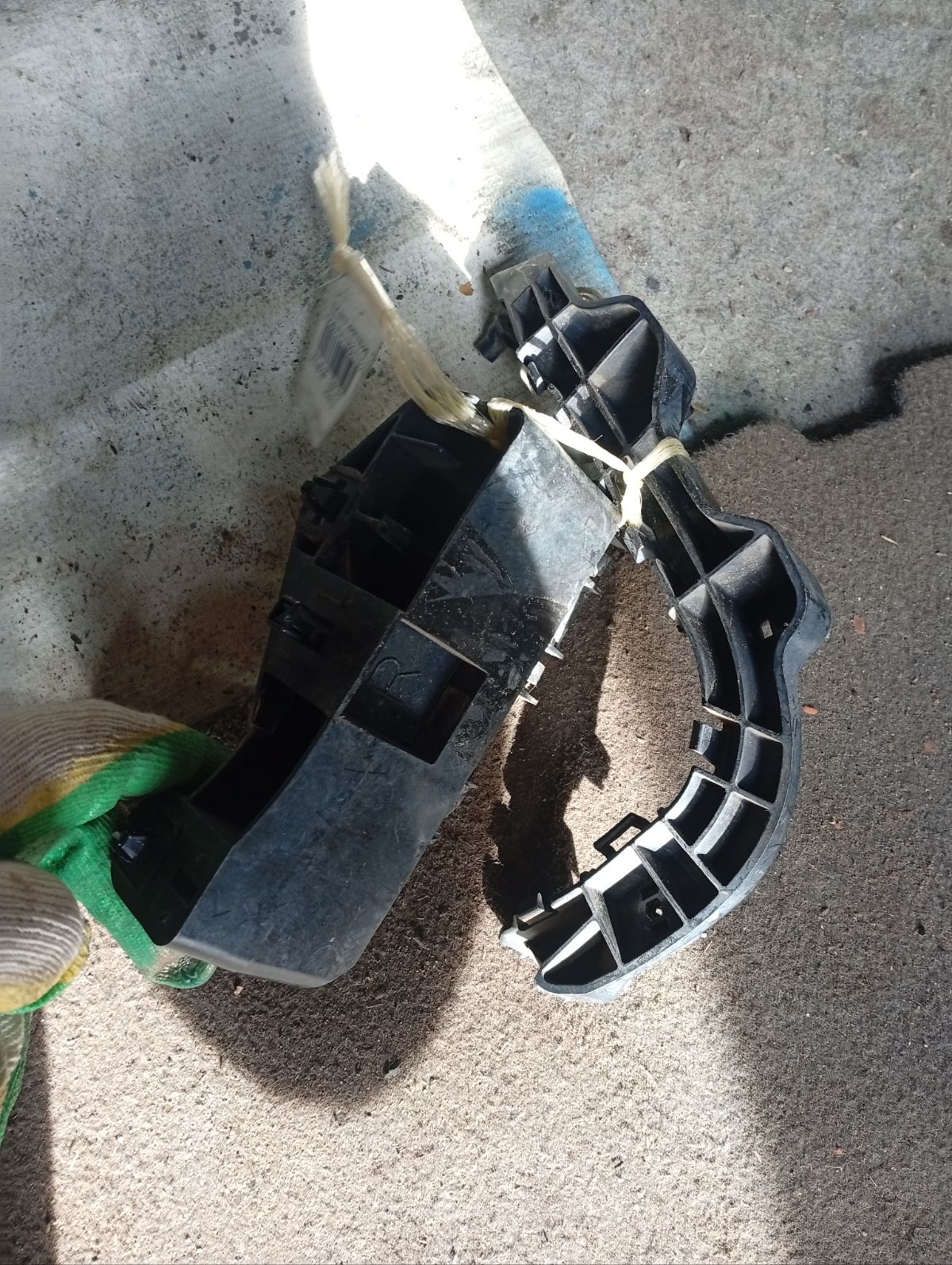Крепление бампера 71823-71L0, 71821-71L01 на Suzuki Swift ZC72S Фото 5