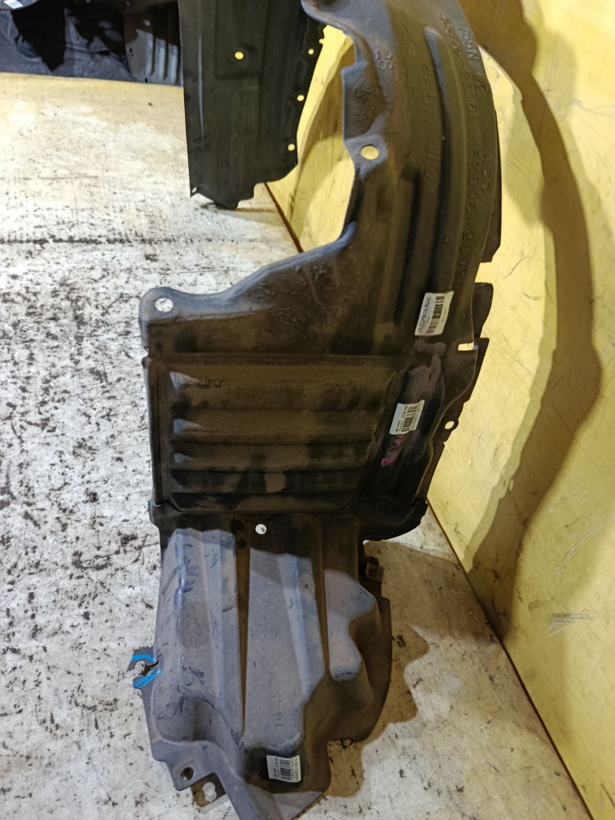 Подкрылок 53876-28150 на Toyota Estima Hybrid AHR10W 2AZ-FXE Фото 3