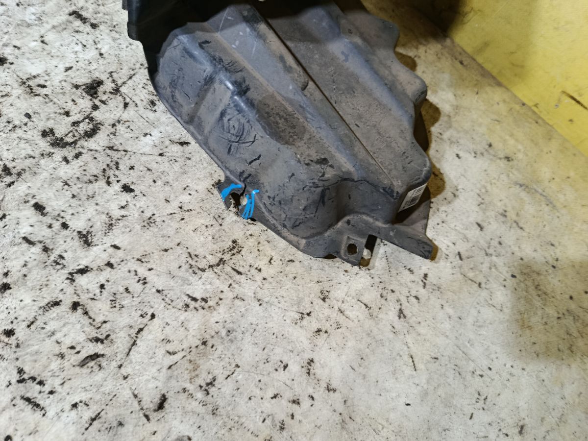 Подкрылок 53876-28150 на Toyota Estima Hybrid AHR10W 2AZ-FXE Фото 4