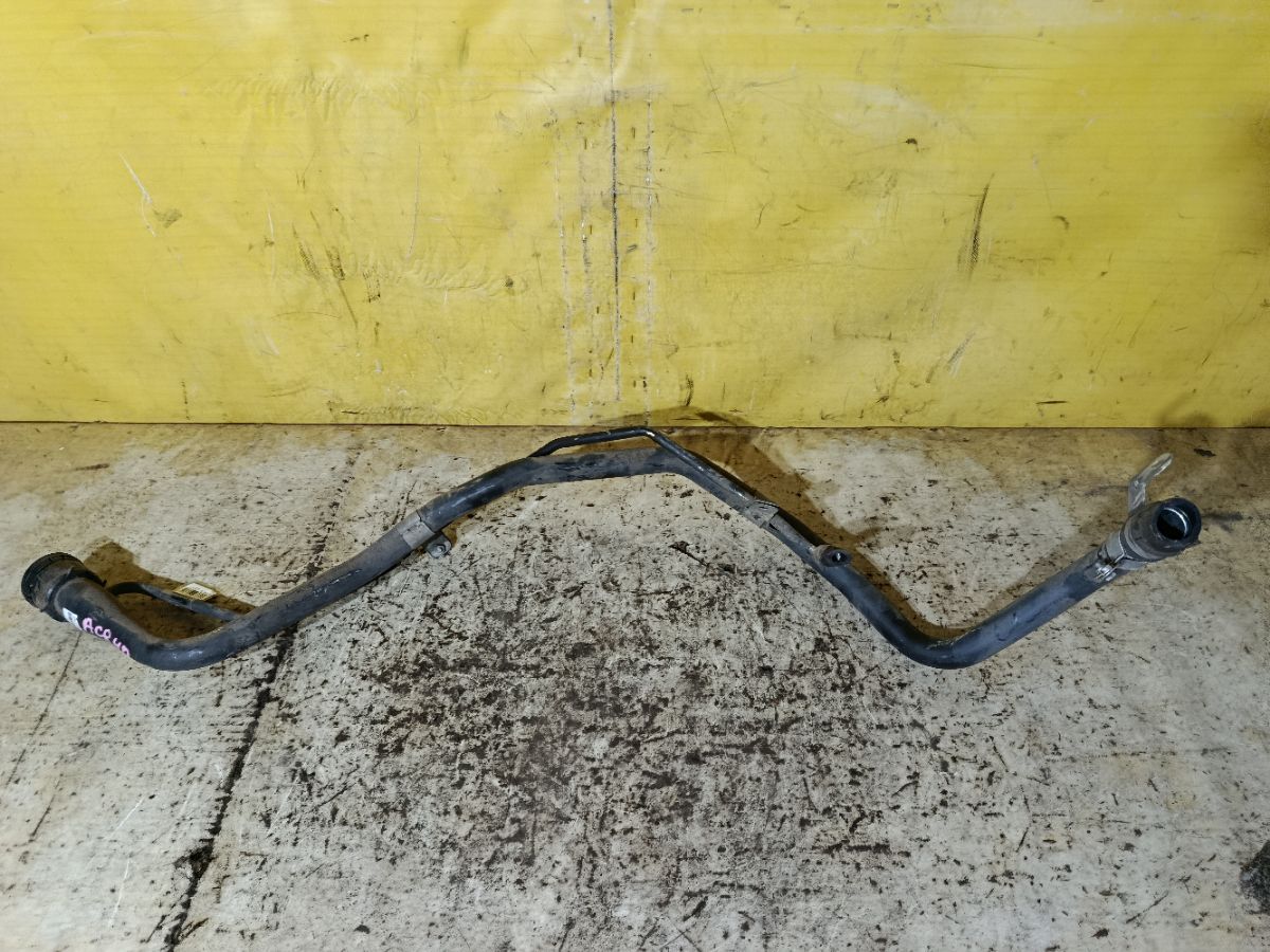 Заливная горловина топливного бака на Toyota Estima ACR40W 2AZ-FE Фото 3