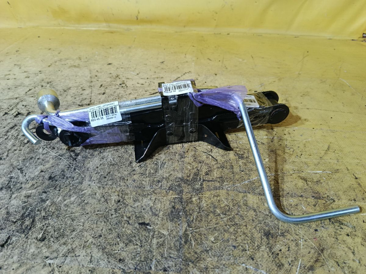 Домкрат на Mazda Axela BL5FW Фото 2