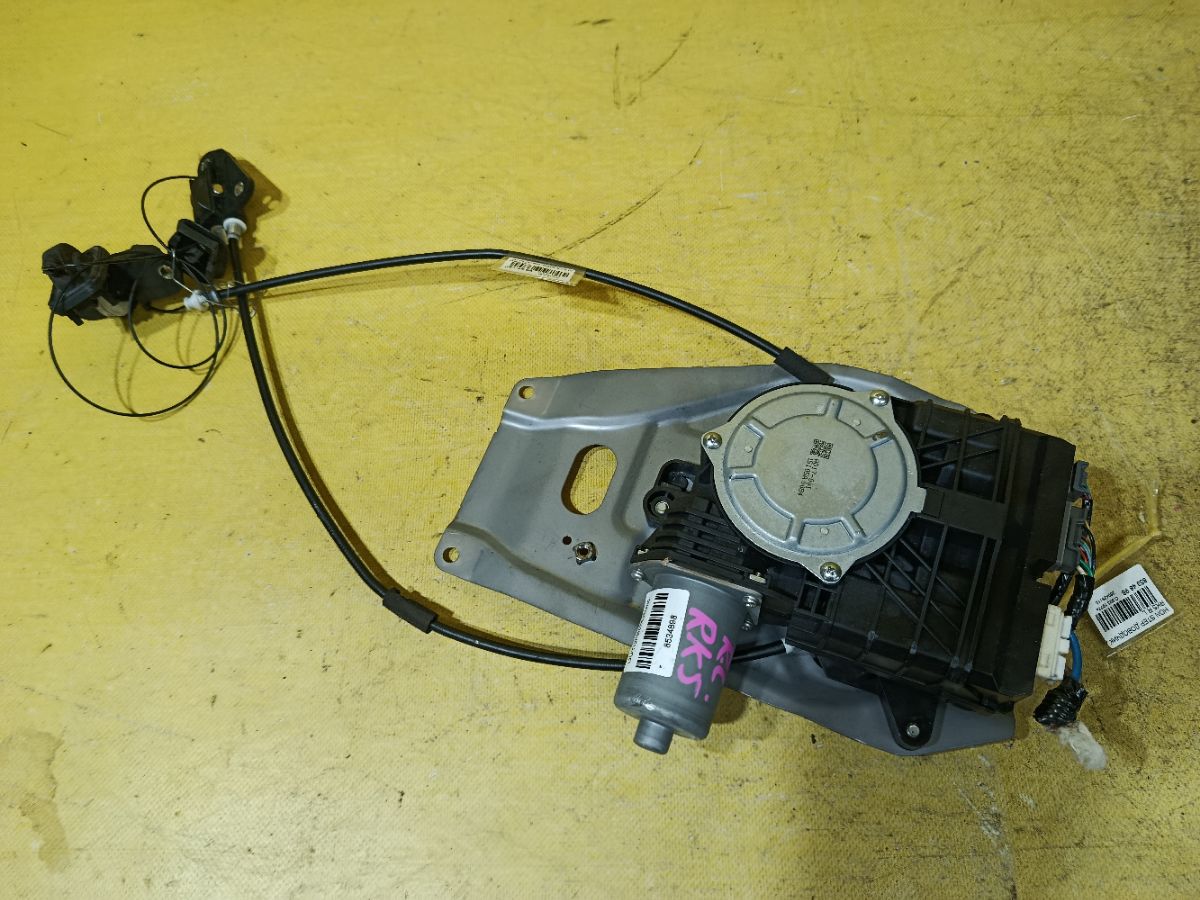 Доводчик двери на Honda Stepwgn RK5 Фото 4