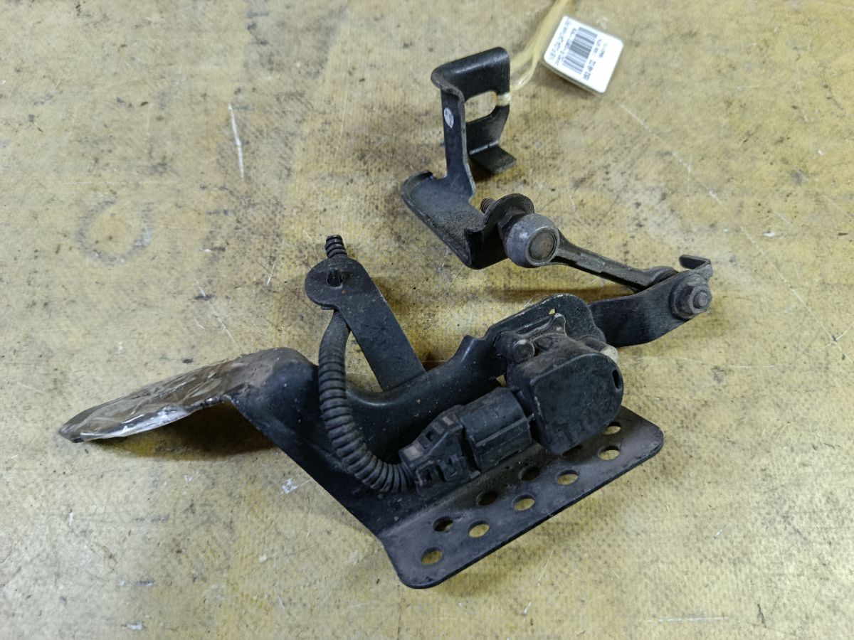 Датчик регулировки наклона фар на Nissan Fuga PY50 Фото 3