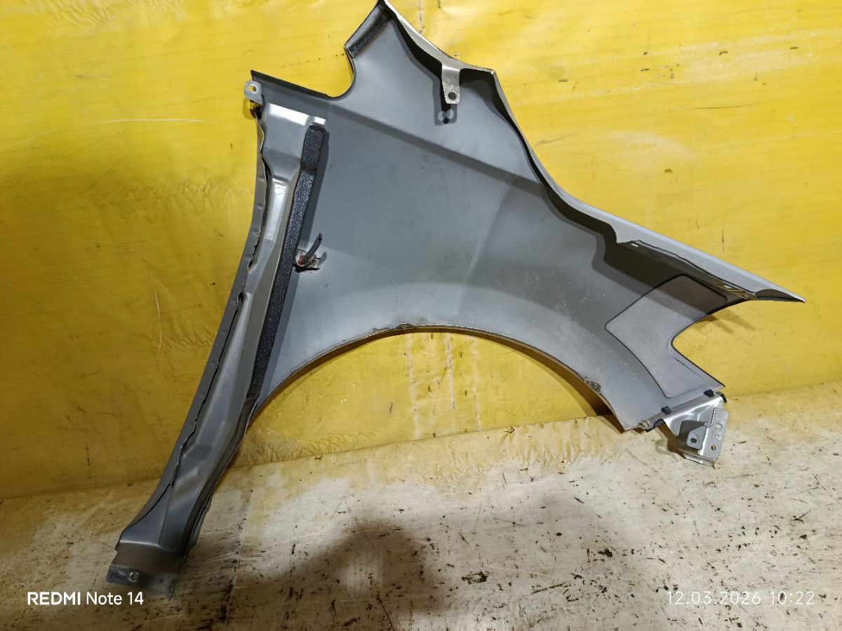 Крыло переднее на Nissan Tiida Latio SC11 Фото 8