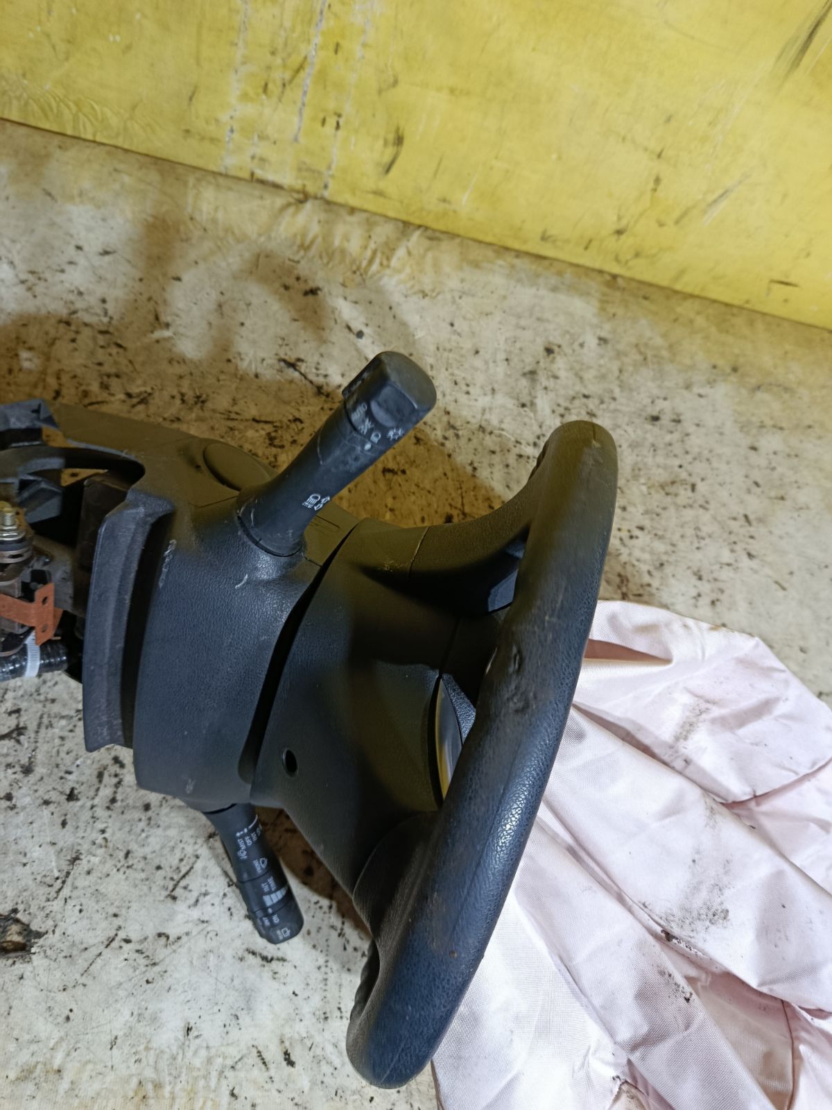 Рулевая колонка на Nissan March K13 Фото 4