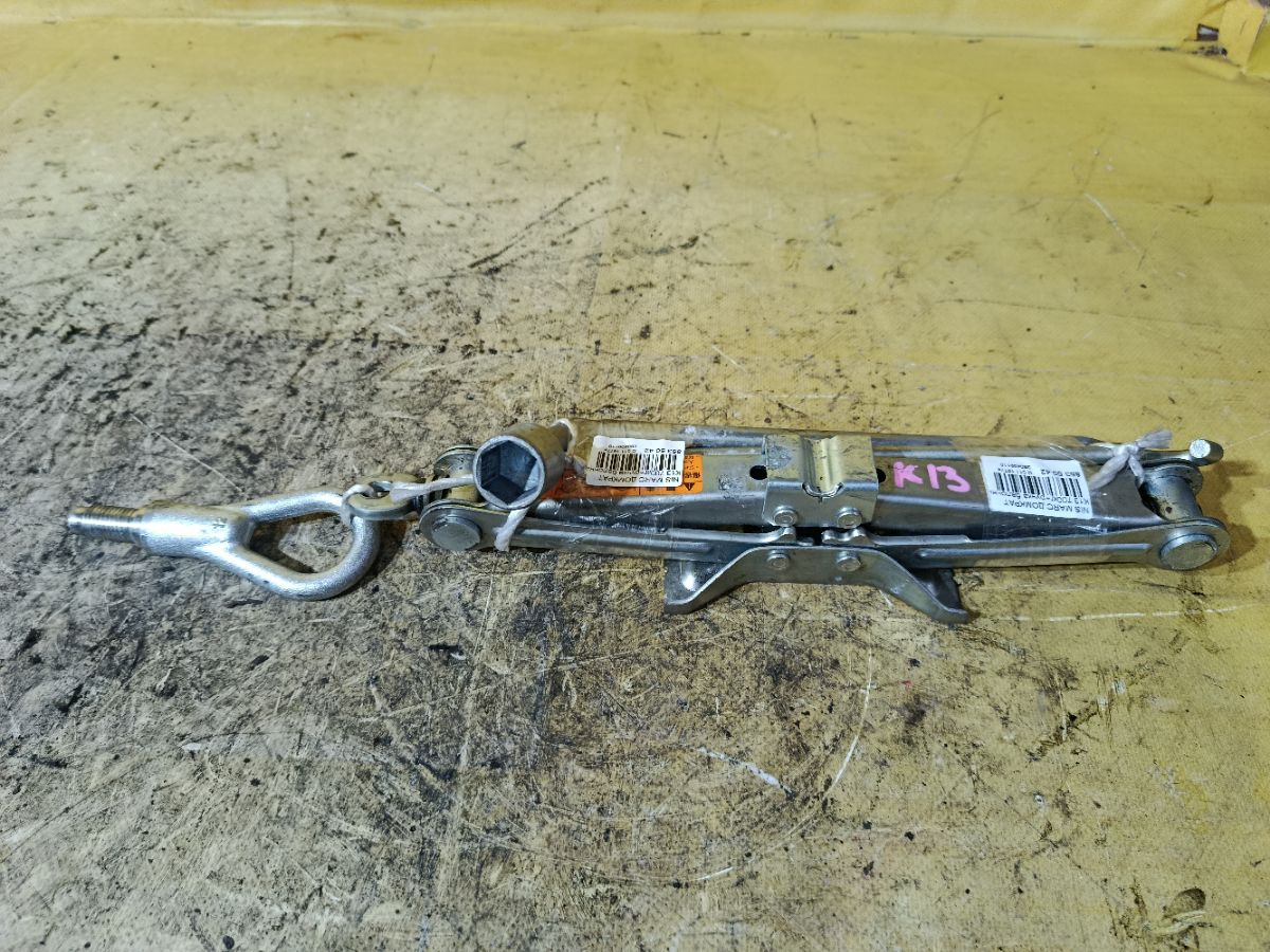 Домкрат на Nissan March K13 Фото 2