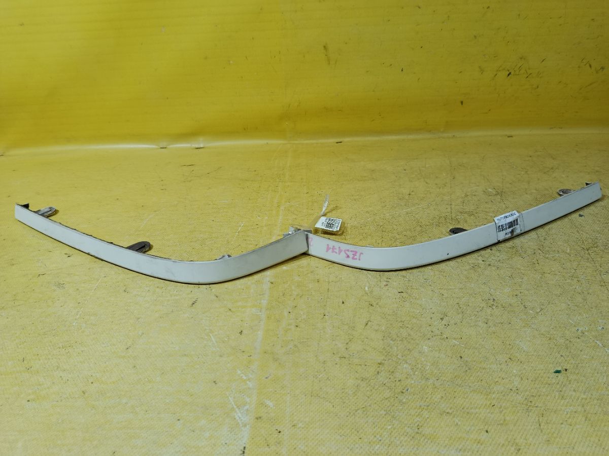Планка под фару 52513-30070, 52512-30070 на Toyota Crown JZS175 Фото 3