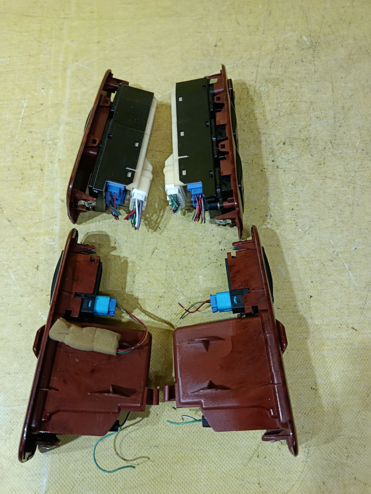 Блок упр-я стеклоподъемниками на Toyota Crown JZS175 Фото 4