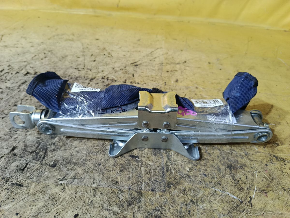Домкрат на Honda Fit GE6 Фото 3