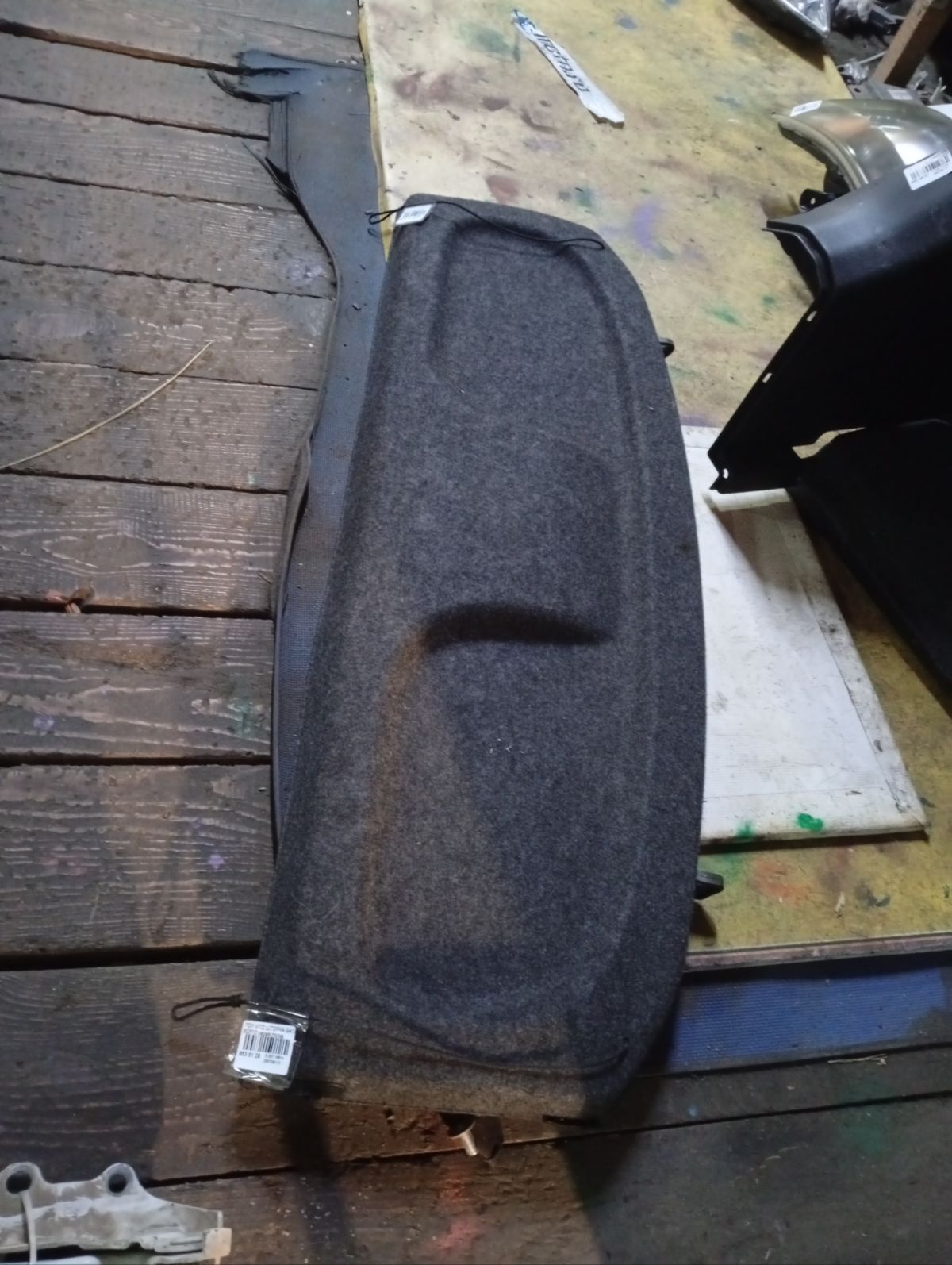 Шторка багажника 64330-52010-C0 на Toyota Vitz SCP10 Фото 3