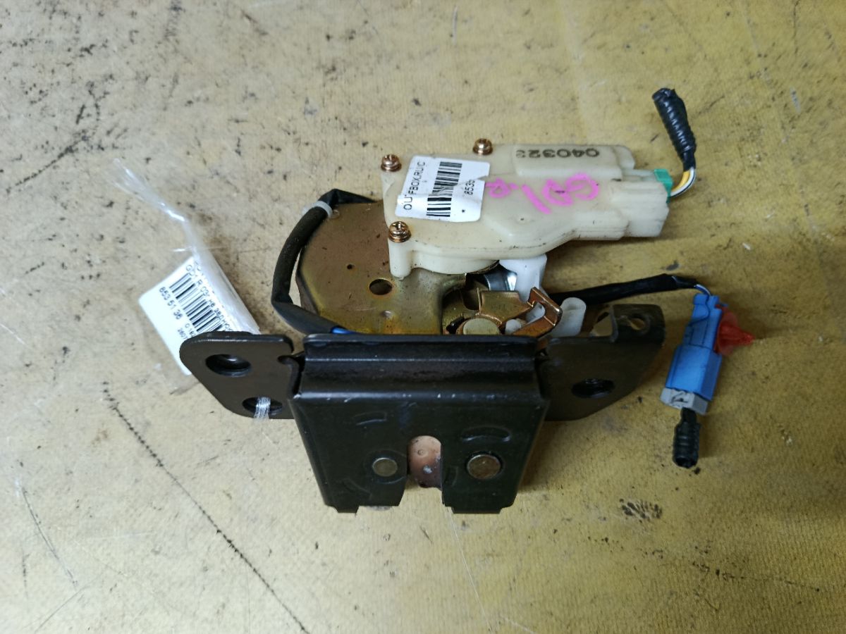 Замок двери на Honda Fit GD1 Фото 1
