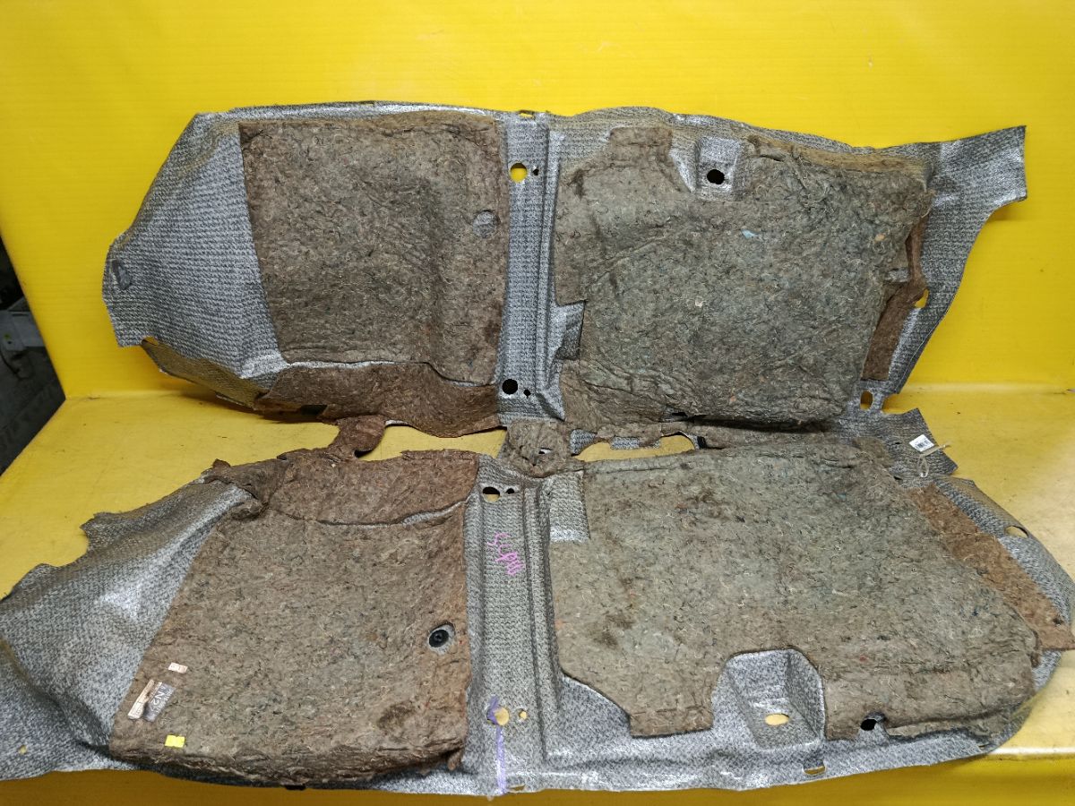 Коврик 58510-52271-B0 на Toyota Vitz SCP10 Фото 4