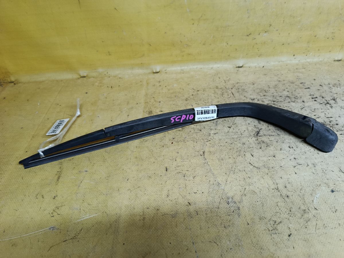 Держатель дворника 85241-52010 на Toyota Vitz SCP10 Фото 1