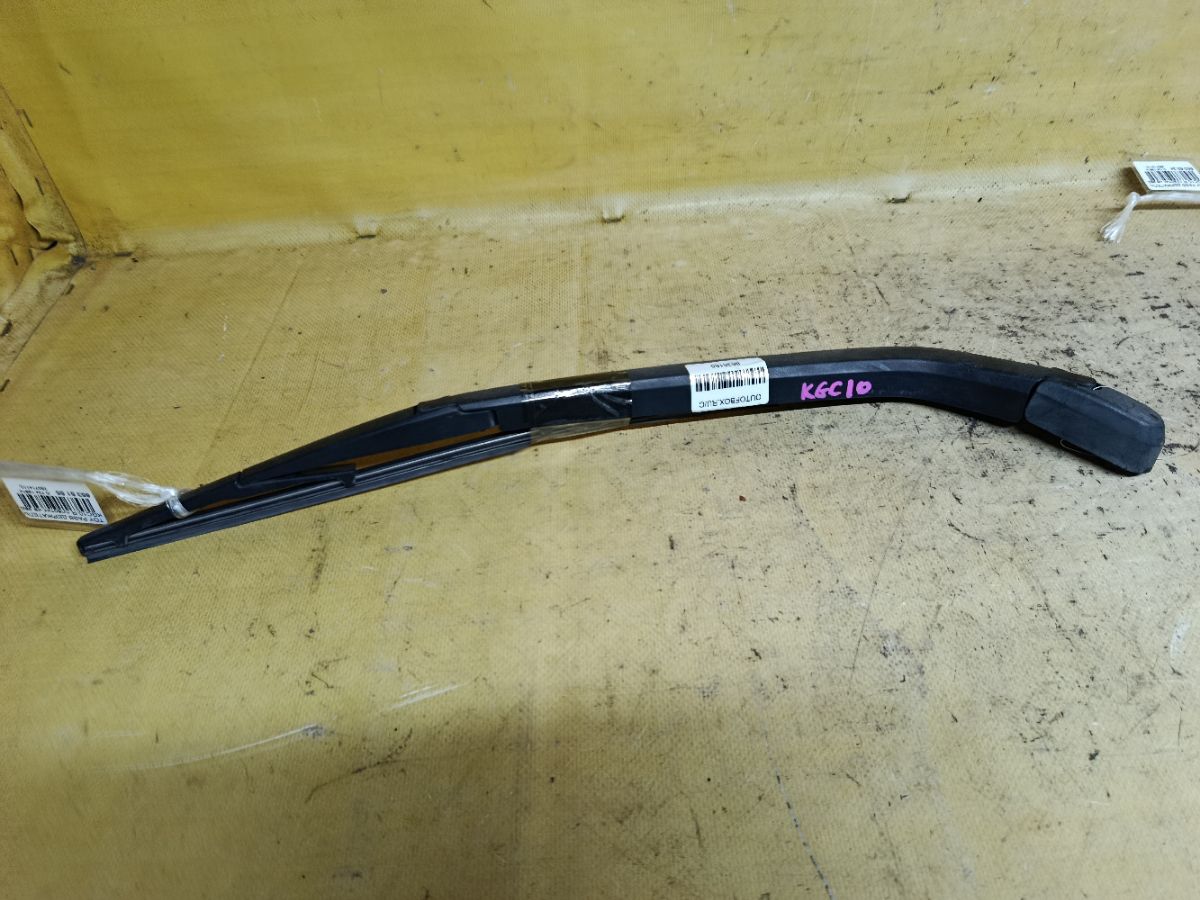 Держатель дворника 85241-B1010 на Toyota Passo KGC10 Фото 1