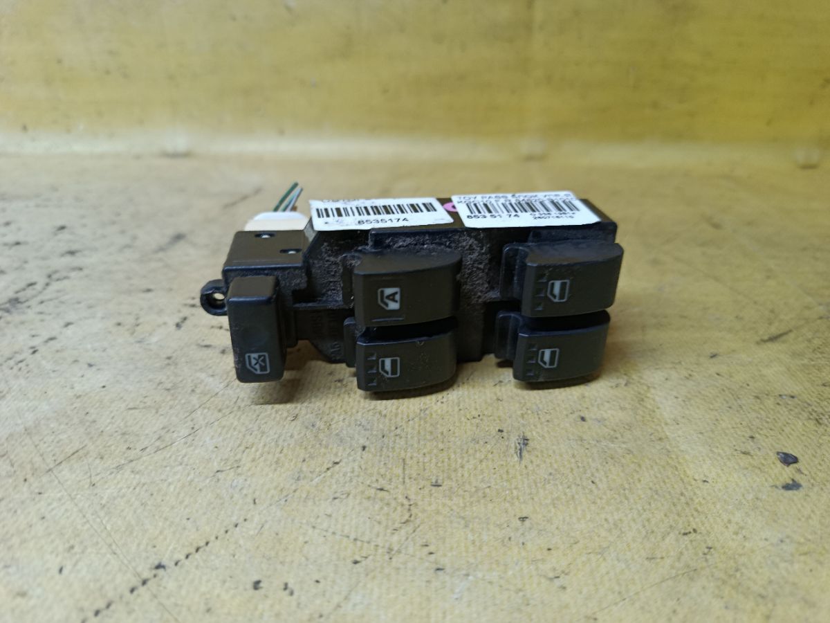 Блок упр-я стеклоподъемниками 84820-B1010 на Toyota Passo KGC10 Фото 1