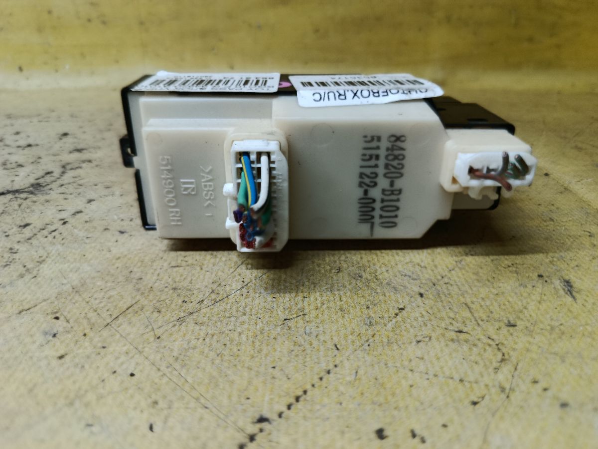 Блок упр-я стеклоподъемниками 84820-B1010 на Toyota Passo KGC10 Фото 2