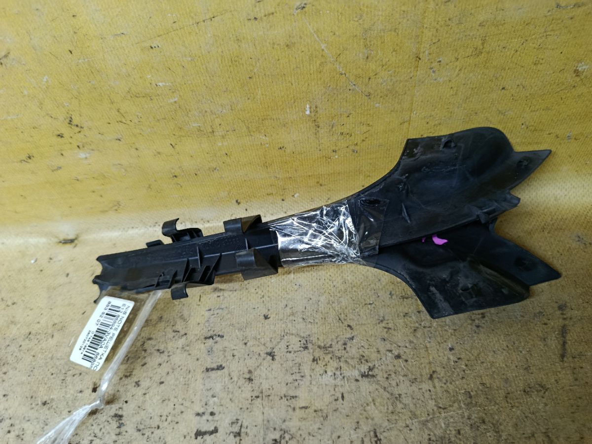 Решетка под лобовое стекло 66894-3VA0A, 66895-3VA0A на Nissan Note E12 Фото 1