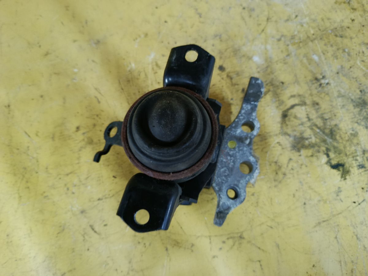 Подушка двигателя на Daihatsu Move LA100S KF-VE Фото 3