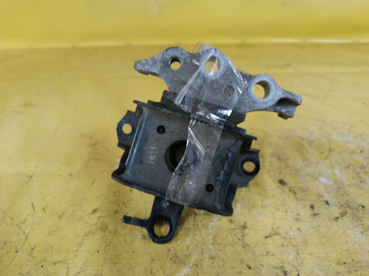 Подушка двигателя на Daihatsu Move LA100S KF-VE Фото 4