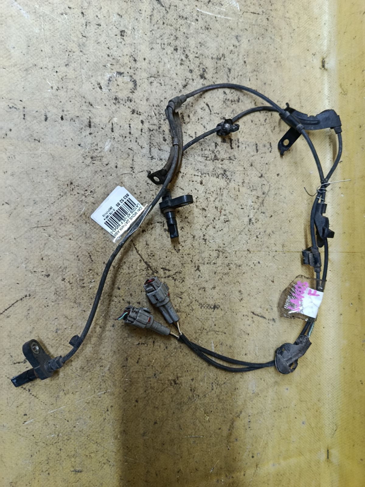 Датчик ABS 89543-B2040, 89542-B2040 на Daihatsu Move LA100S KF-VE Фото 3