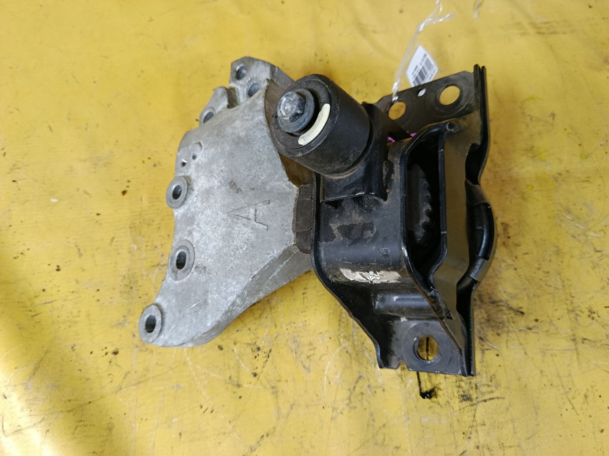 Подушка двигателя на Nissan Serena GNC27 MR20DD Фото 3