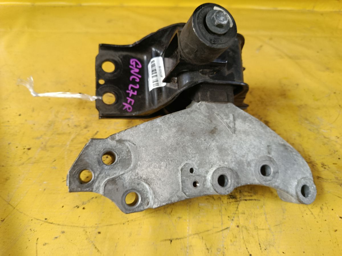 Подушка двигателя на Nissan Serena GNC27 MR20DD Фото 4
