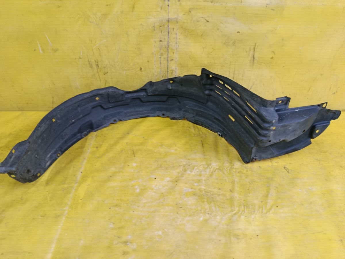 Подкрылок 53876-44100 на Toyota Isis ANM10G 1AZ-FSE Фото 3