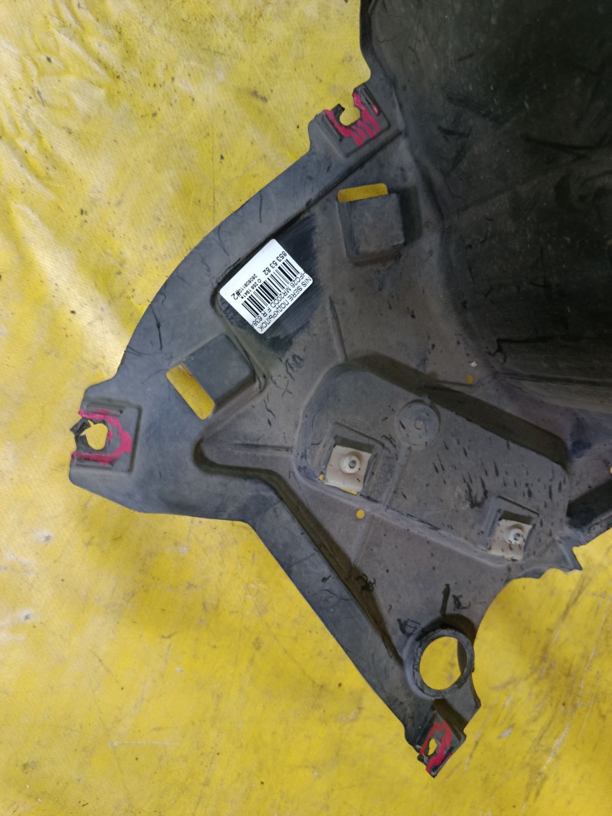 Подкрылок 63840-3JY0A на Nissan Serena HFC26 MR20DD Фото 3