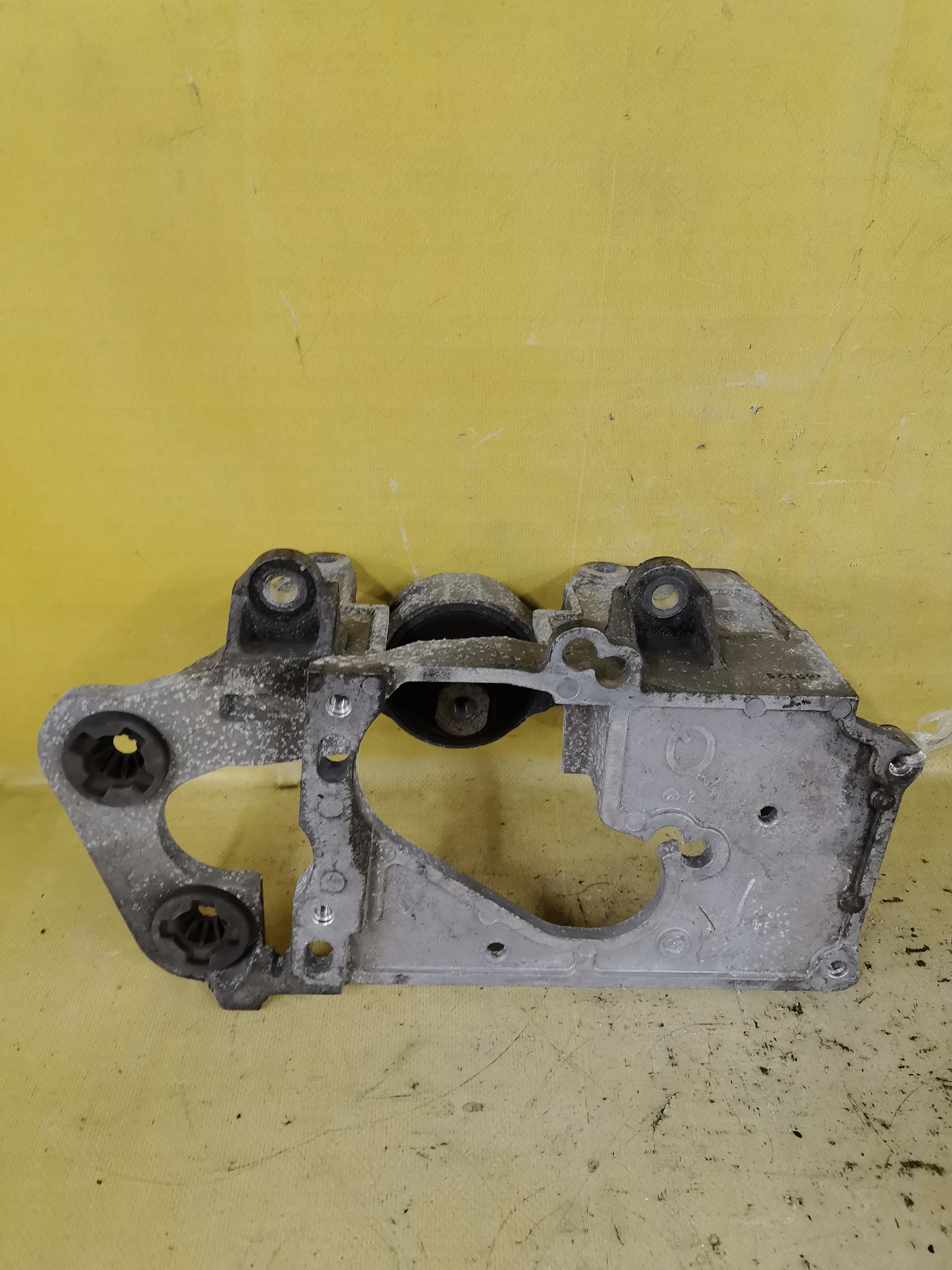 Подушка двигателя на Nissan Serena HFC26 MR20DD Фото 2