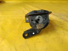 Подушка двигателя 12305-37050 на Toyota Isis ZGM11G 3ZR-FAE Фото 3