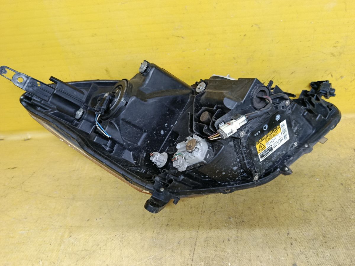 Фара 44-72 44-72, на Toyota Isis ZGM11G Фото 5