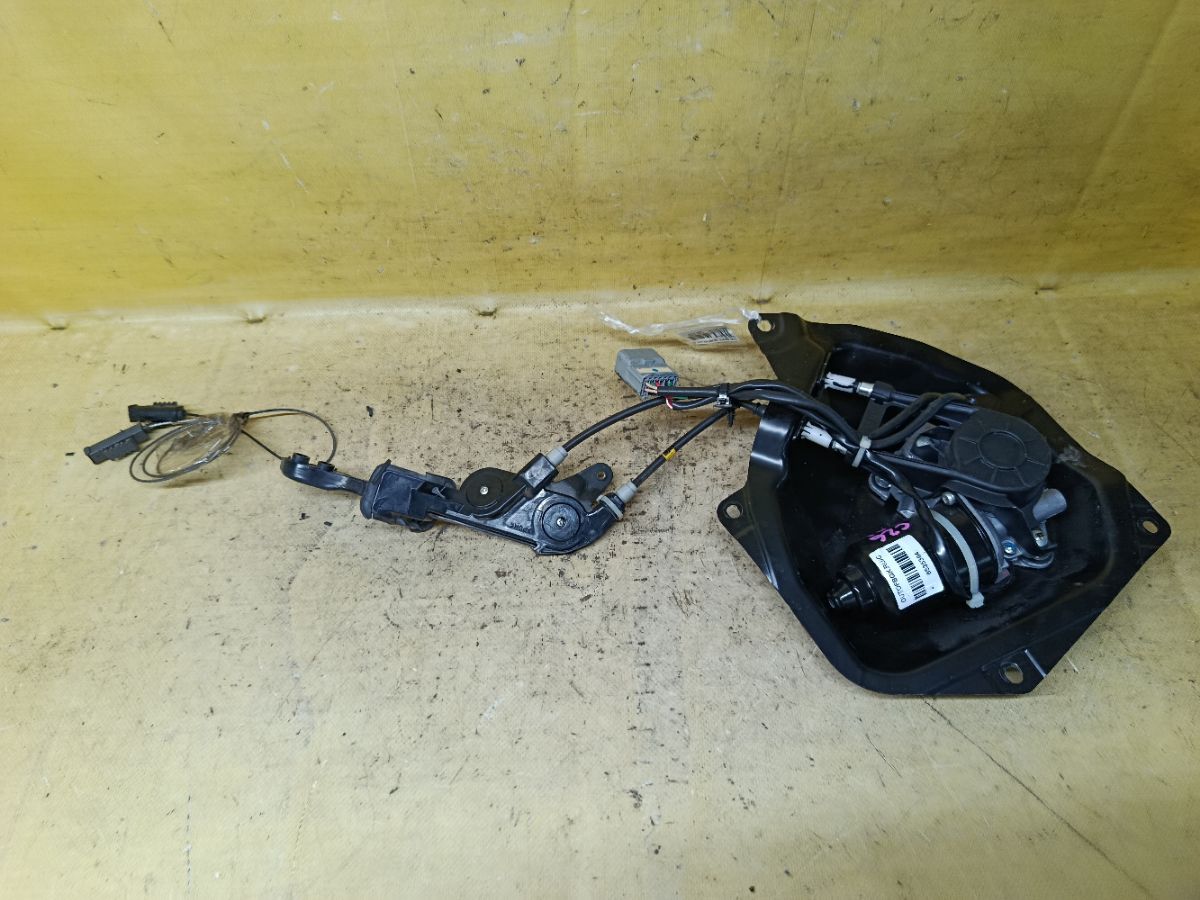 Доводчик двери на Nissan Serena C26 Фото 1