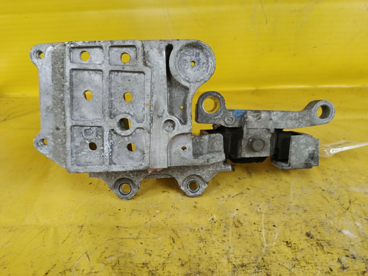 Подушка двигателя 11220-JD200 на Nissan X-Trail T31 MR20DE Фото 4