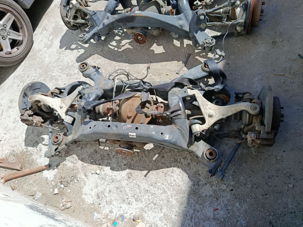 Балка подвески на Nissan Elgrand ME51 VQ25DE Фото 3