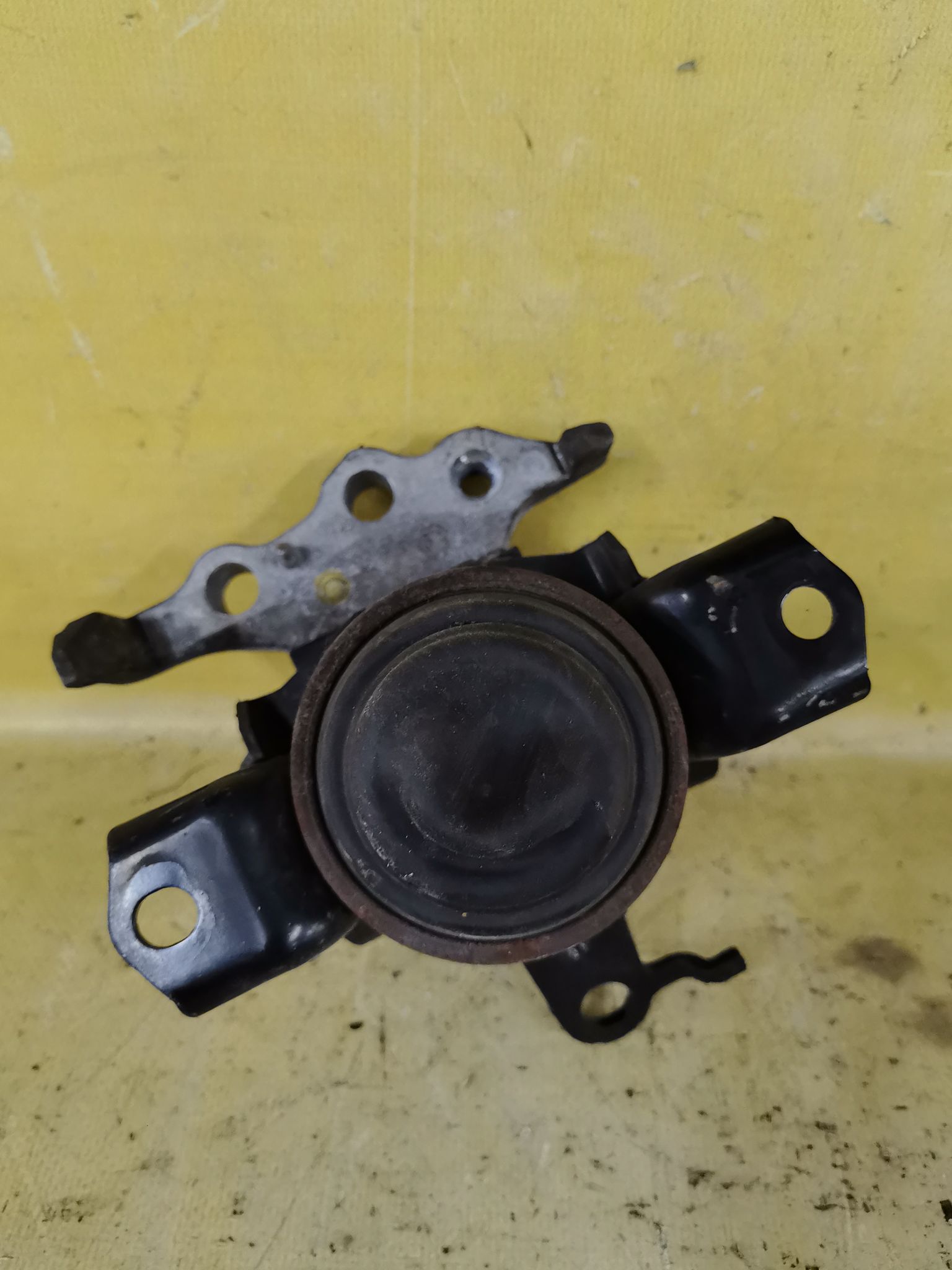 Подушка двигателя на Subaru Stella LA100F AT2 Фото 3