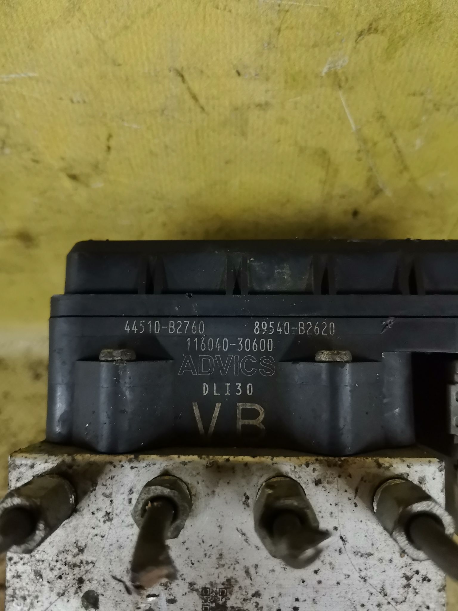 Блок ABS 44510-B2760, 89540-B2620, 116040-3600 на Subaru Stella LA100F AT2 Фото 3
