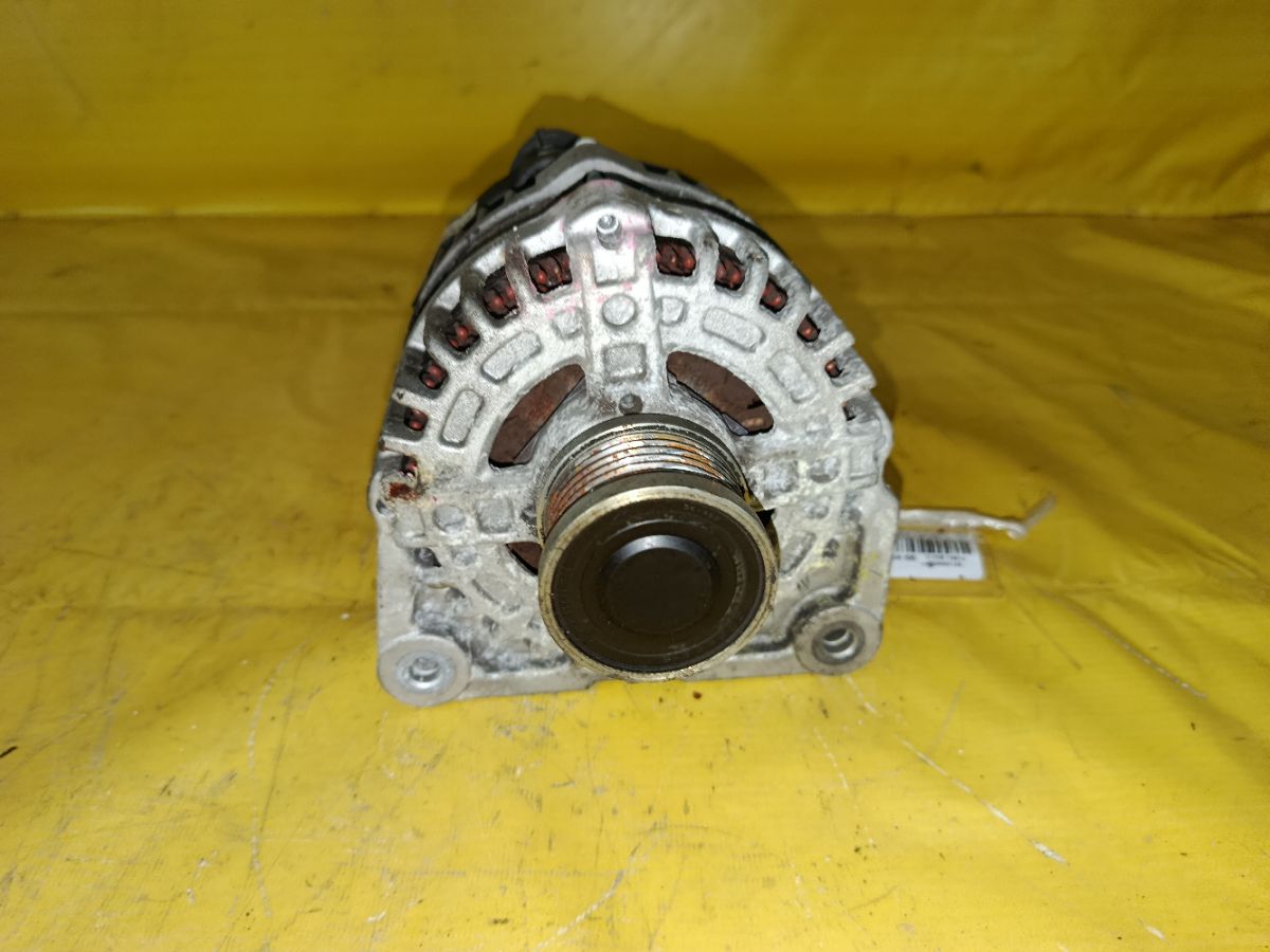 Генератор 23100-EN000 на Nissan Serena C25 MR20DE Фото 1