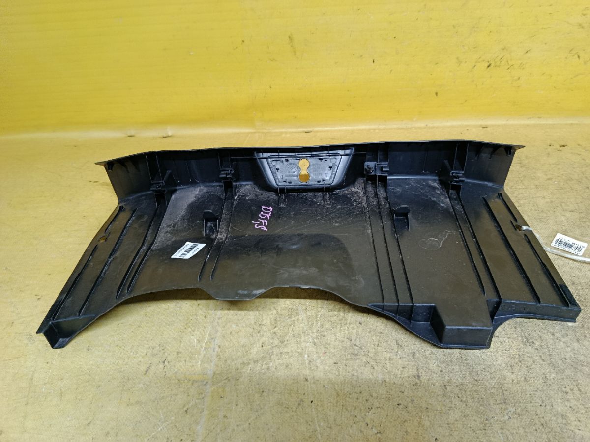 Обшивка багажника D09W-6889X на Mazda Demio DJ5FS Фото 2