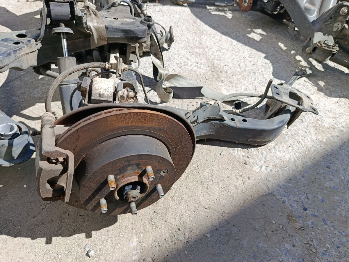 Балка подвески на Nissan X-Trail NT31 MR20DE Фото 2
