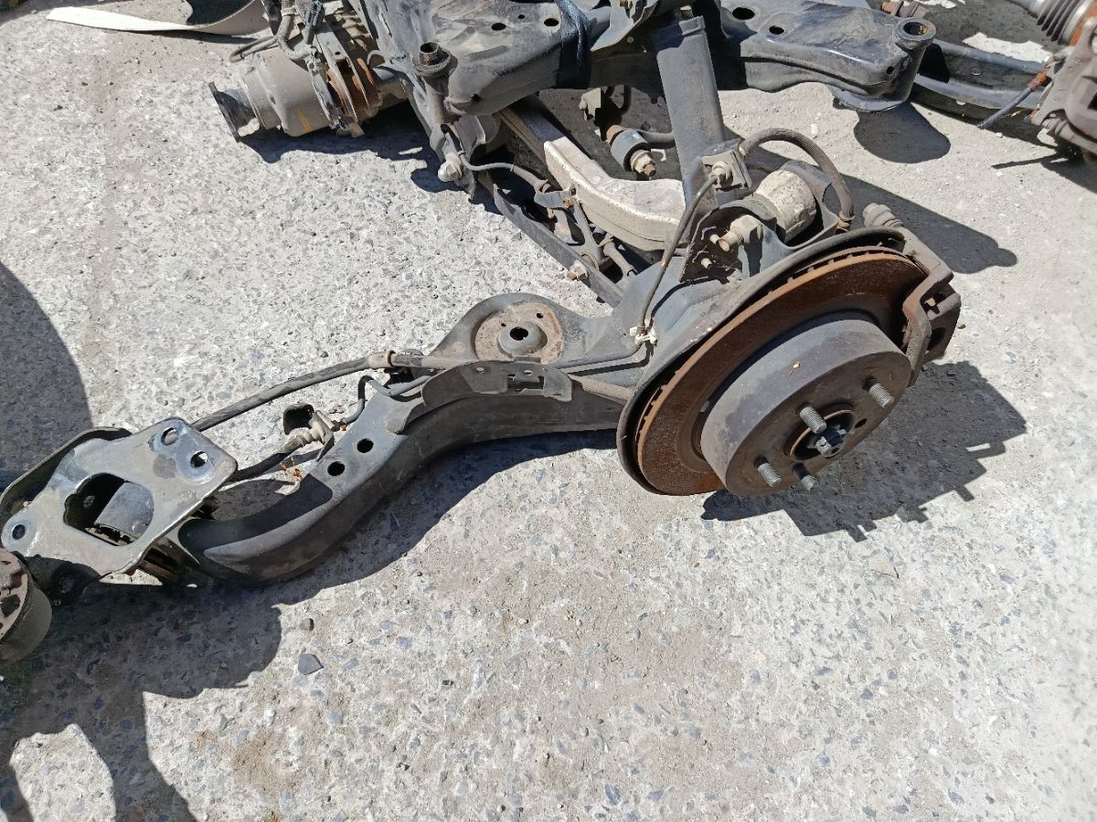 Балка подвески на Nissan X-Trail NT31 MR20DE Фото 6
