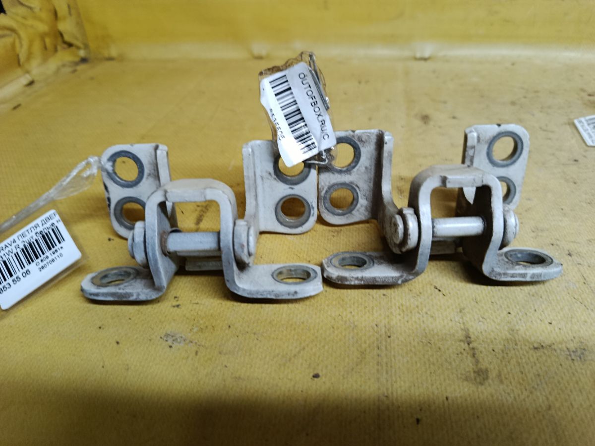 Петля двери шарнирная на Toyota Rav4 ACA31W Фото 1