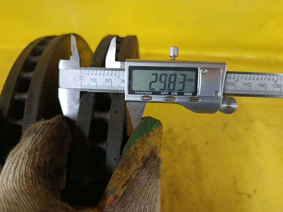 Тормозной диск на Subaru Legacy BM9 EJ253 Фото 3