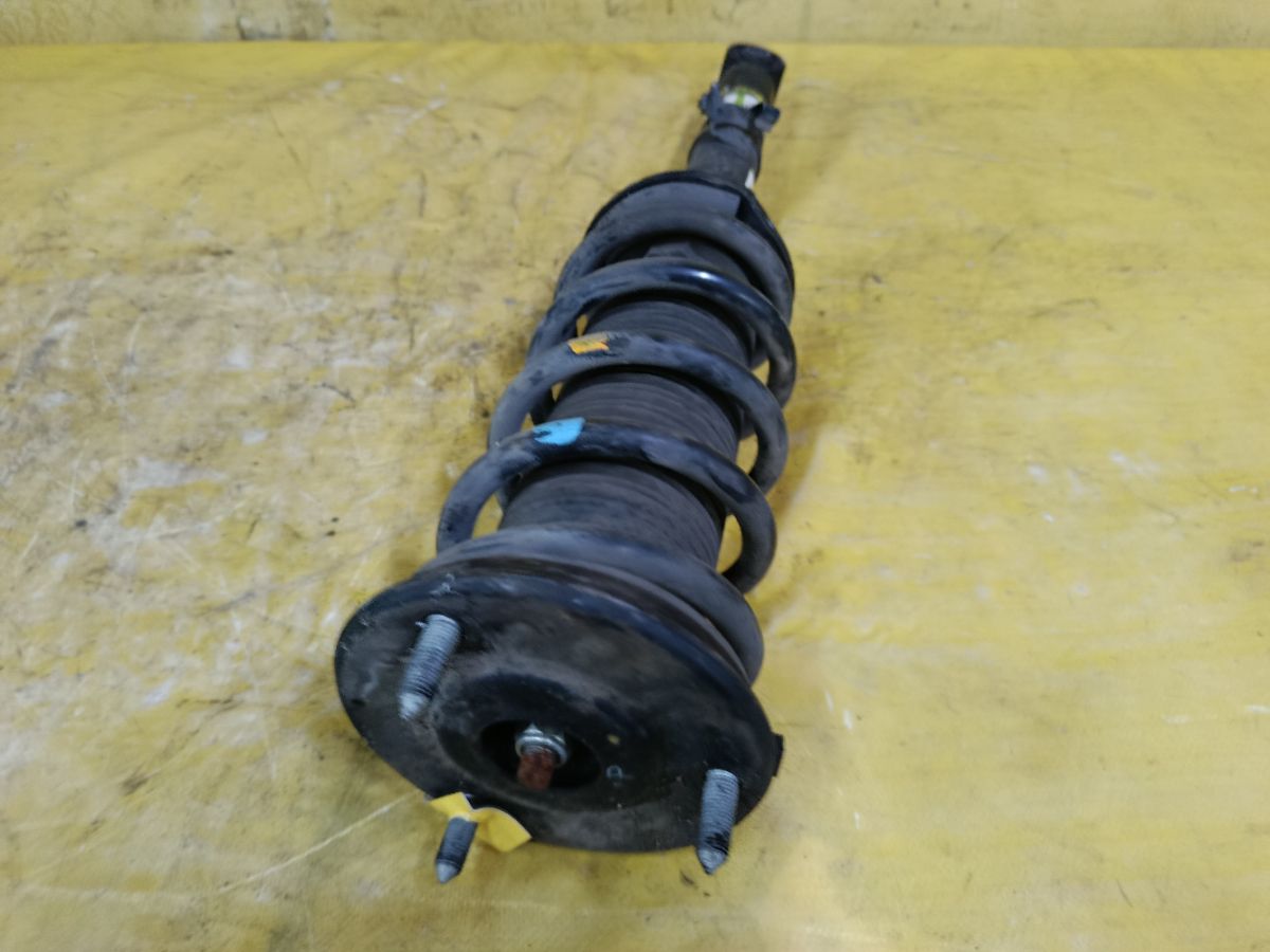 Стойка амортизатора 48510-30822 на Toyota Crown GRS200 4GR-FSE Фото 4