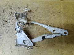 Крепление капота на Toyota Rav4 ACA31W